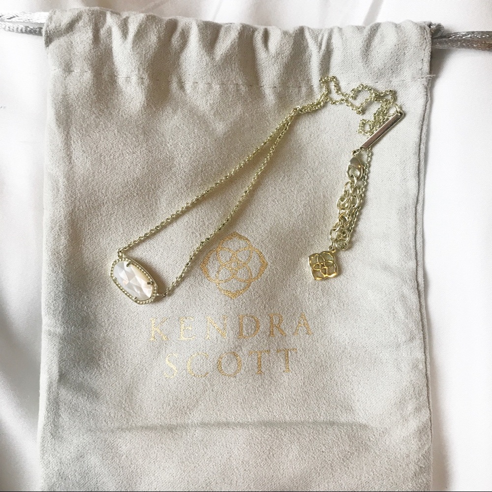 Kendra Scott Elisa Gold Pendant in Mother of Pearl